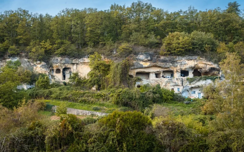 Défier la sorcière en partant à l’assaut du village troglodyte de Saint-Rémy-sur-Creuse